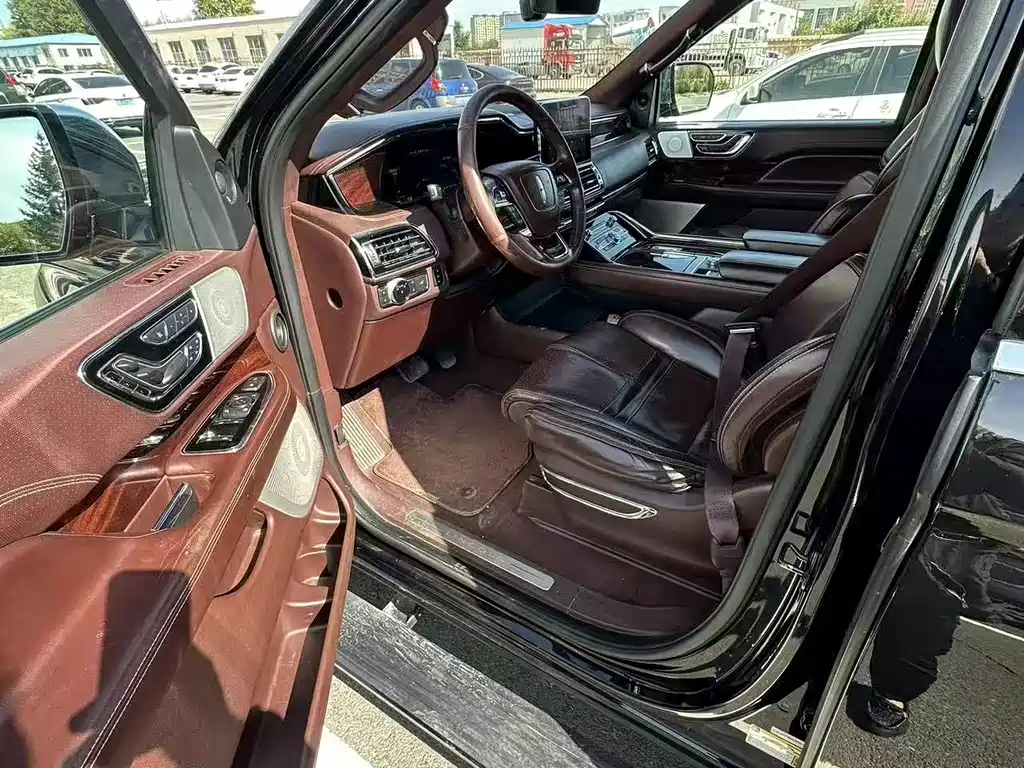 Lincoln Navigator — миниатюра 6