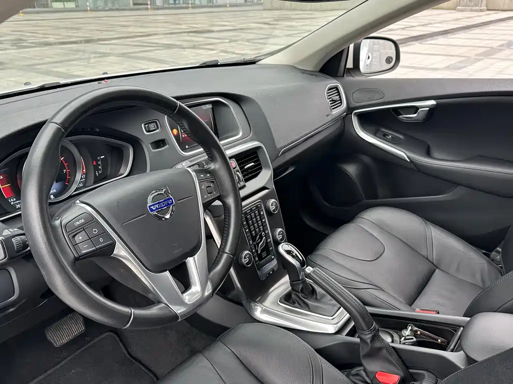 Volvo V40 — миниатюра 10