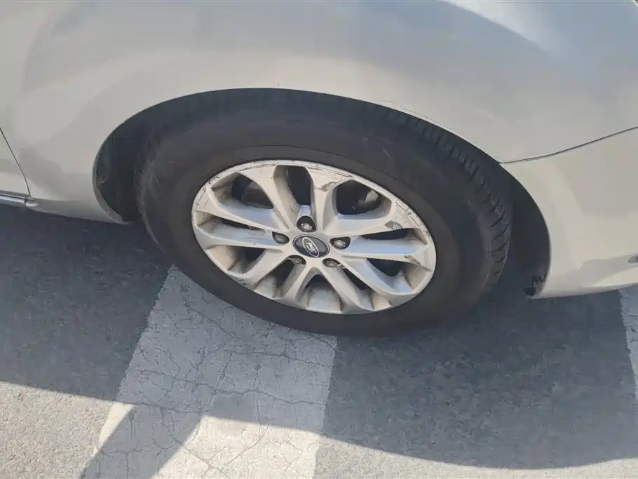 Ford Focus 2013 1.8L MT