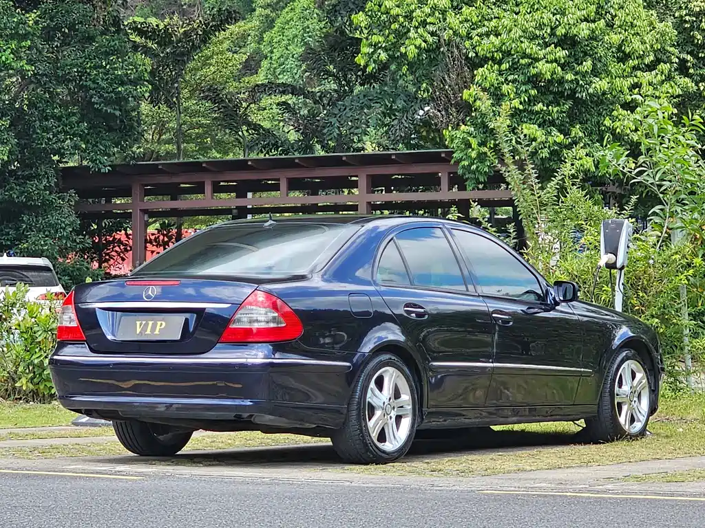Mercedes-Benz E-Class — миниатюра 10