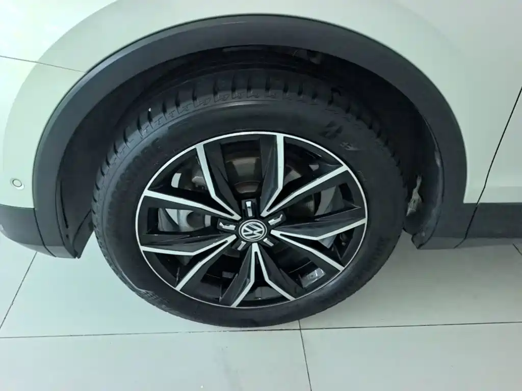Volkswagen Tiguan L — миниатюра 23