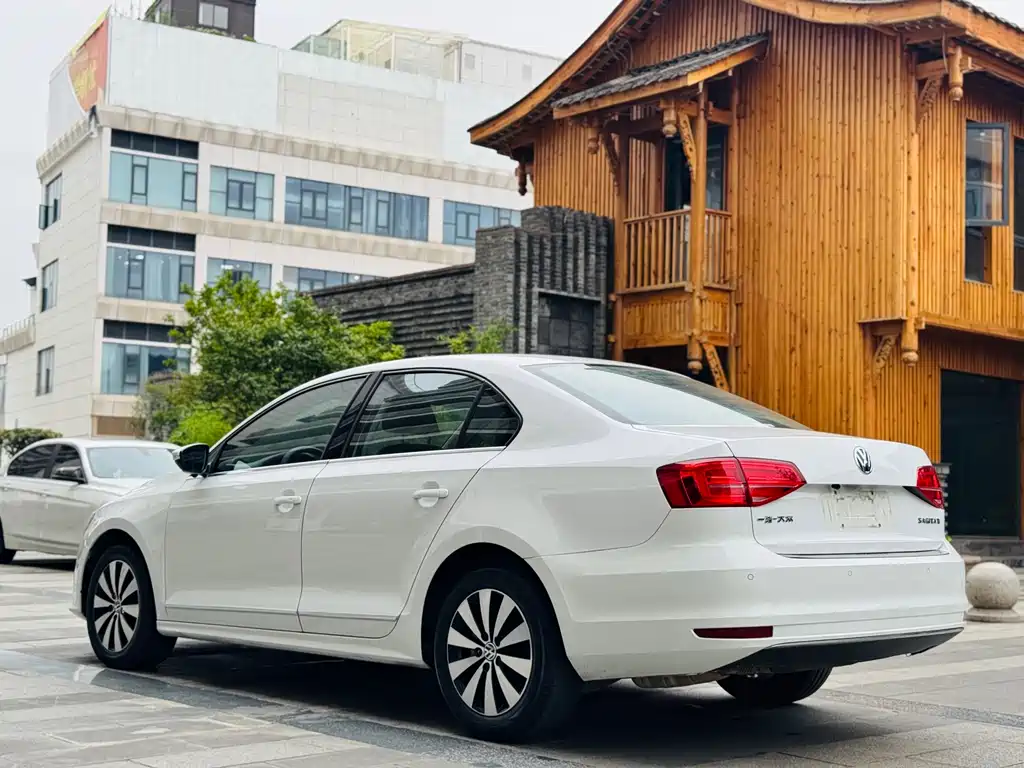Volkswagen Sagitar 2018 1.6L AT Comfort