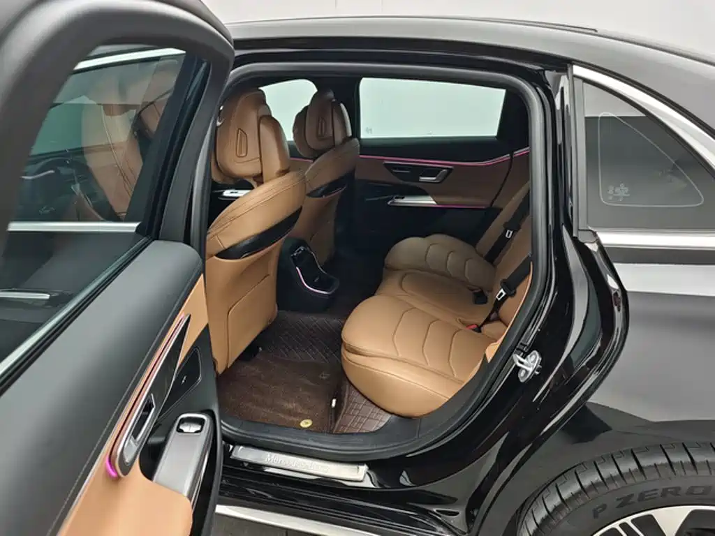 Mercedes-Benz E-Class — миниатюра 8