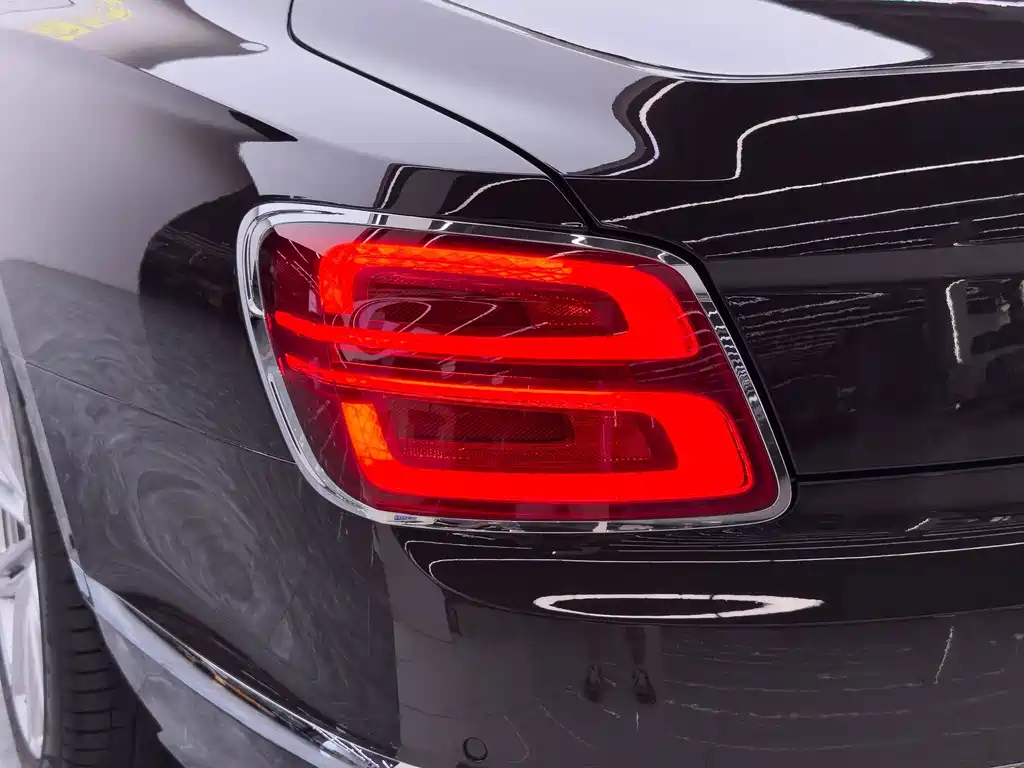 Bentley Flying Spur — миниатюра 38