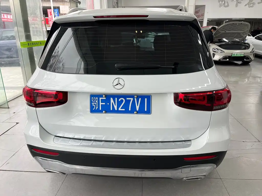 MERCEDES-BENZ GLB