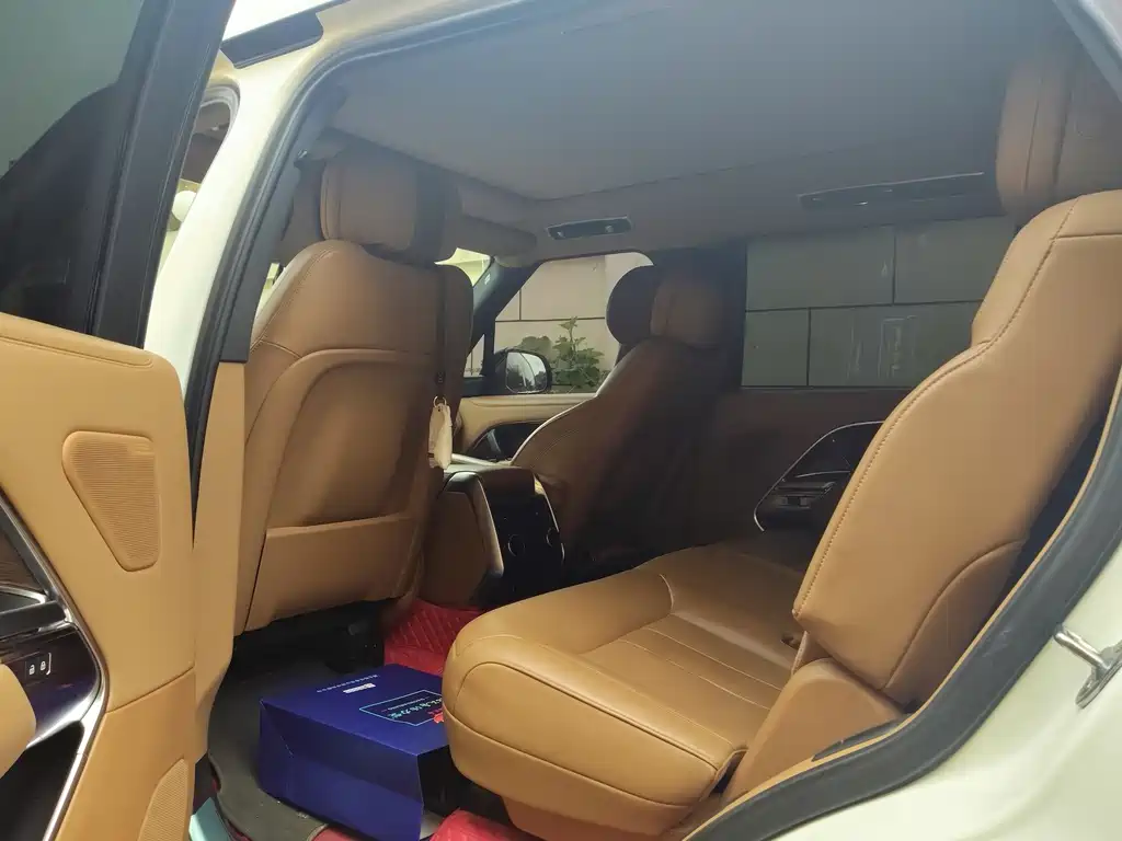 Land Rover Range Rover 2023 3.0 L6 400PS мест Long Wheelbase