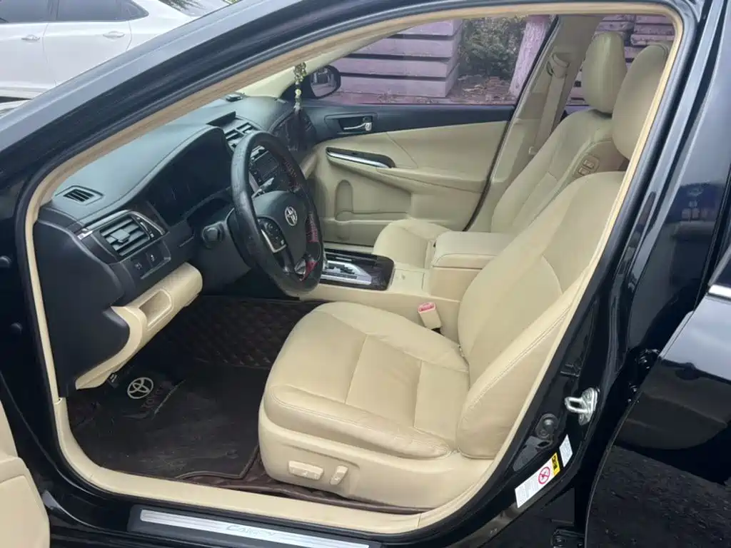 Toyota Camry — миниатюра 2