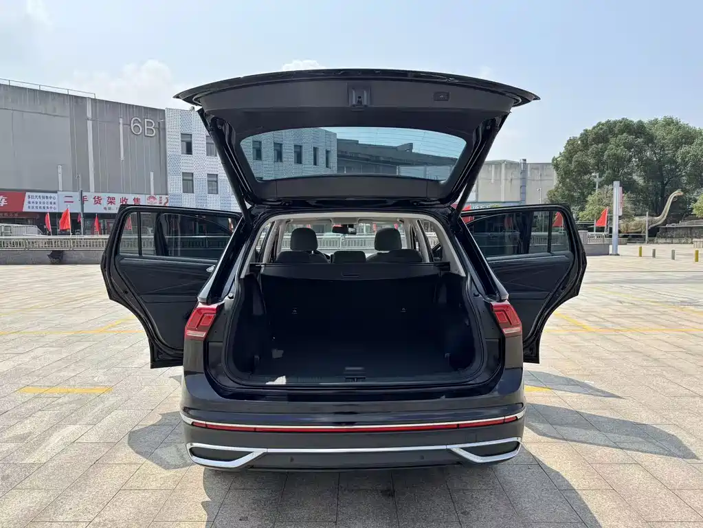 Volkswagen Tiguan L — миниатюра 18