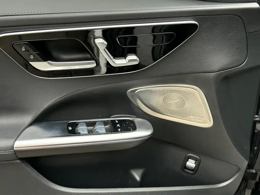 Mercedes-Benz C-Class — миниатюра 10