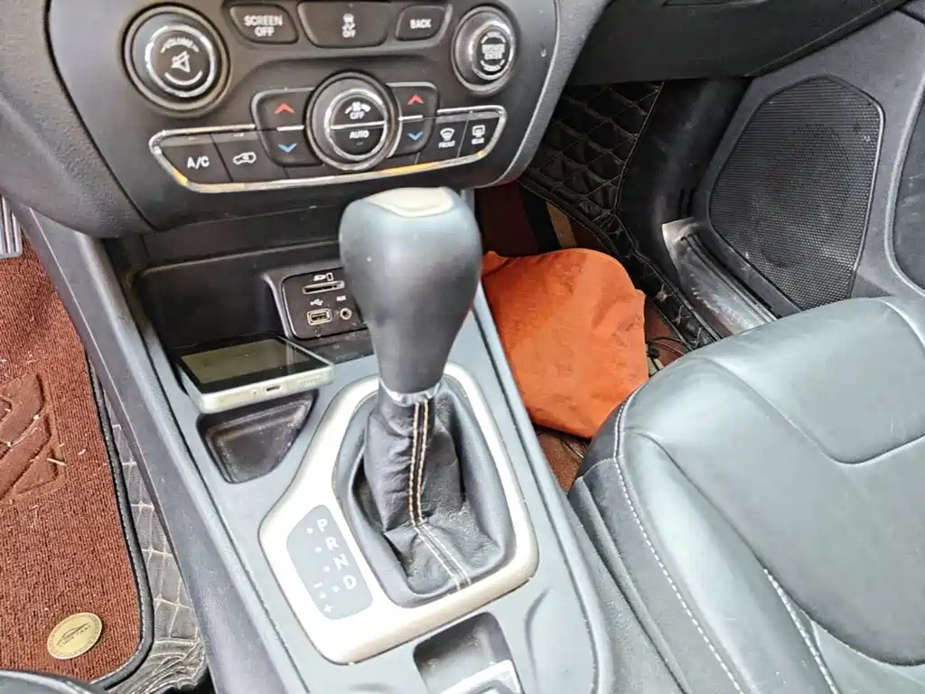 Jeep Cherokee — миниатюра 14