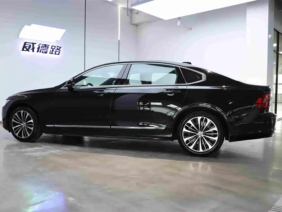 Volvo S90 2024 B5 Luxury