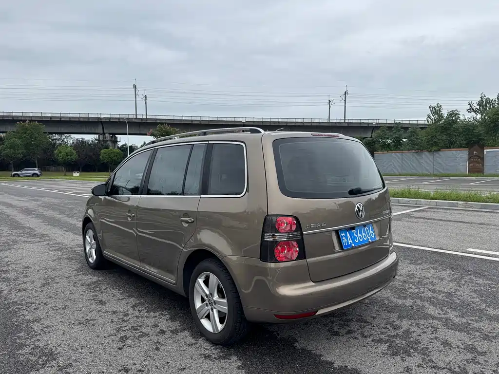 Volkswagen Touran — миниатюра 4