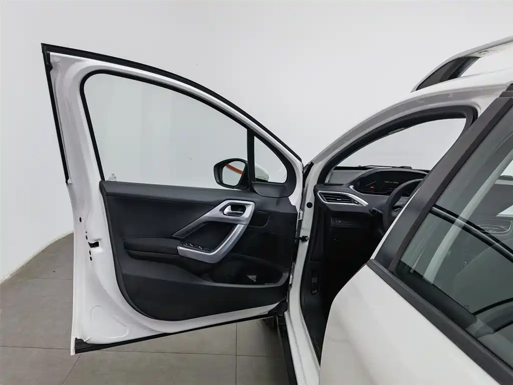 Peugeot 2008 2014 1.6L AT
