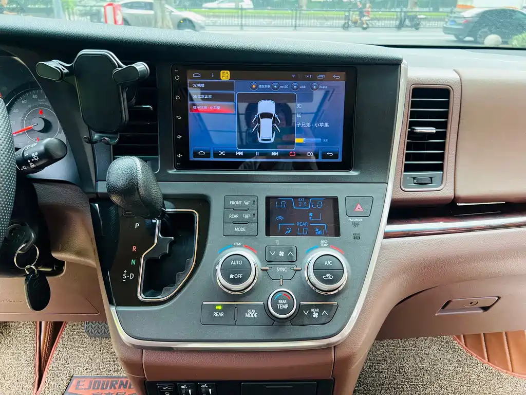 Toyota Sienna — миниатюра 20