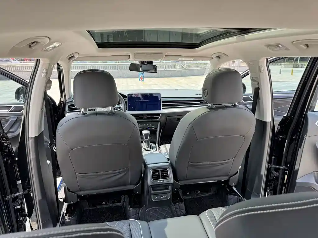 Volkswagen Tiguan L — миниатюра 19