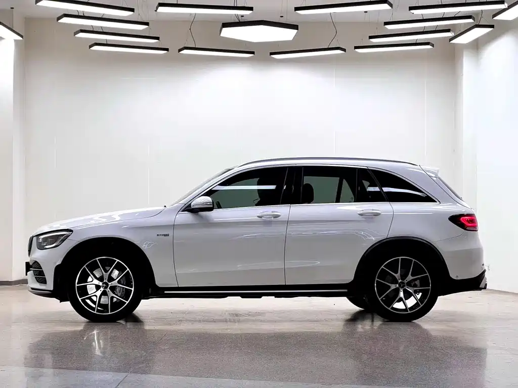 MERCEDES-BENZ GLC AMG