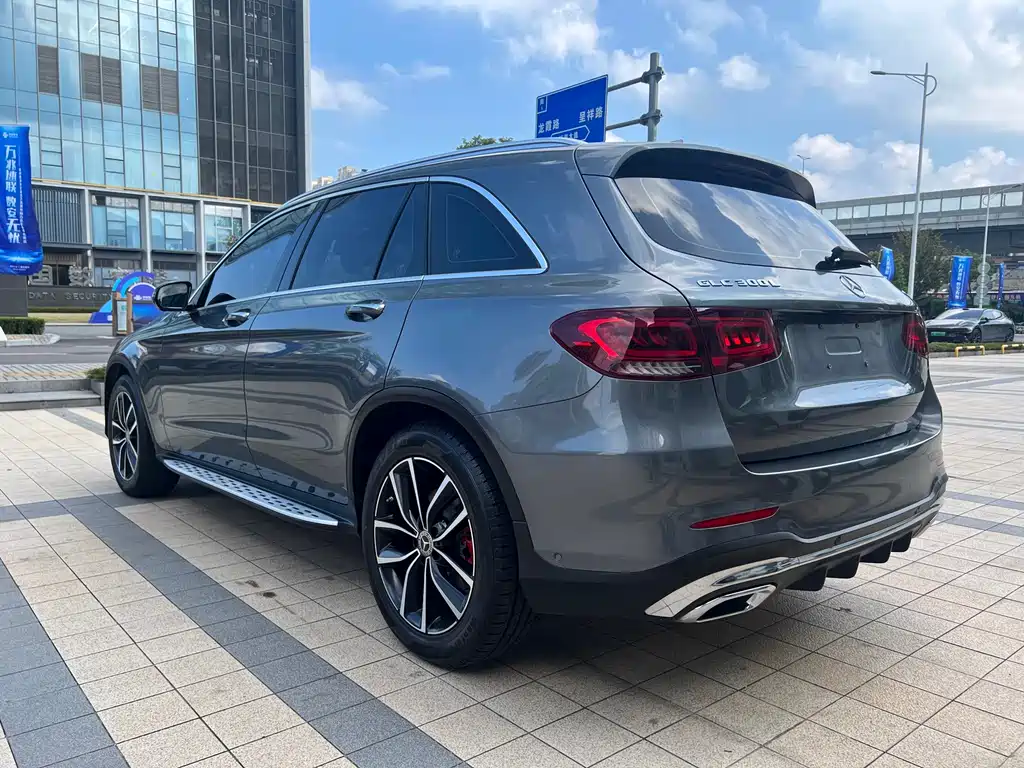 MERCEDES-BENZ GLC