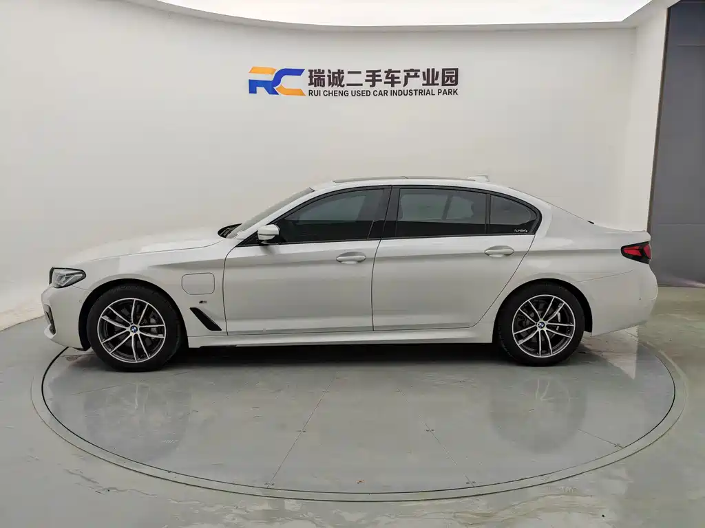 BMW 5 Series New Energy — миниатюра 3