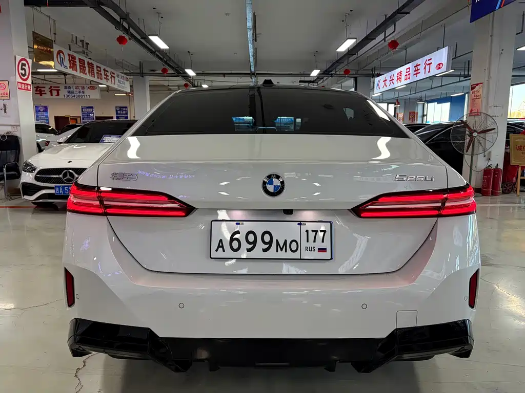 BMW 5 Series — миниатюра 5