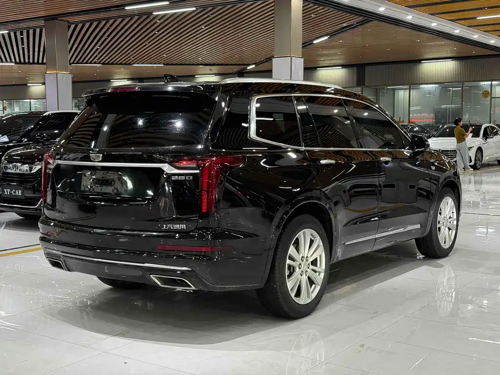 CADILLAC XT6