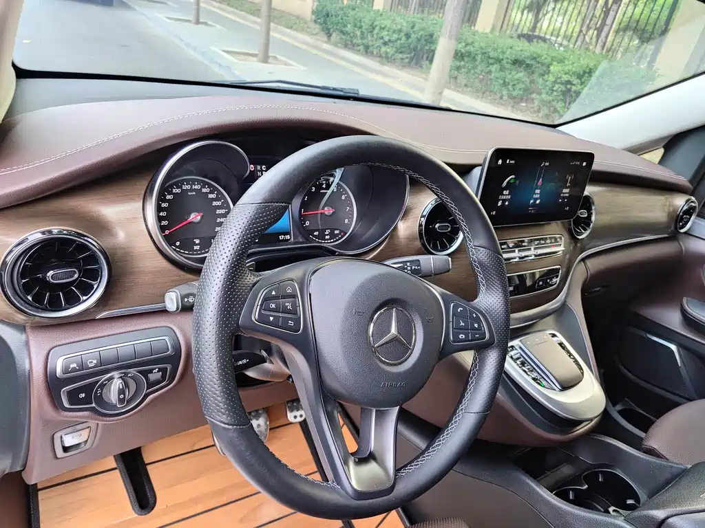 Mercedes-Benz V-Class V 2022 V 260 L Luxury