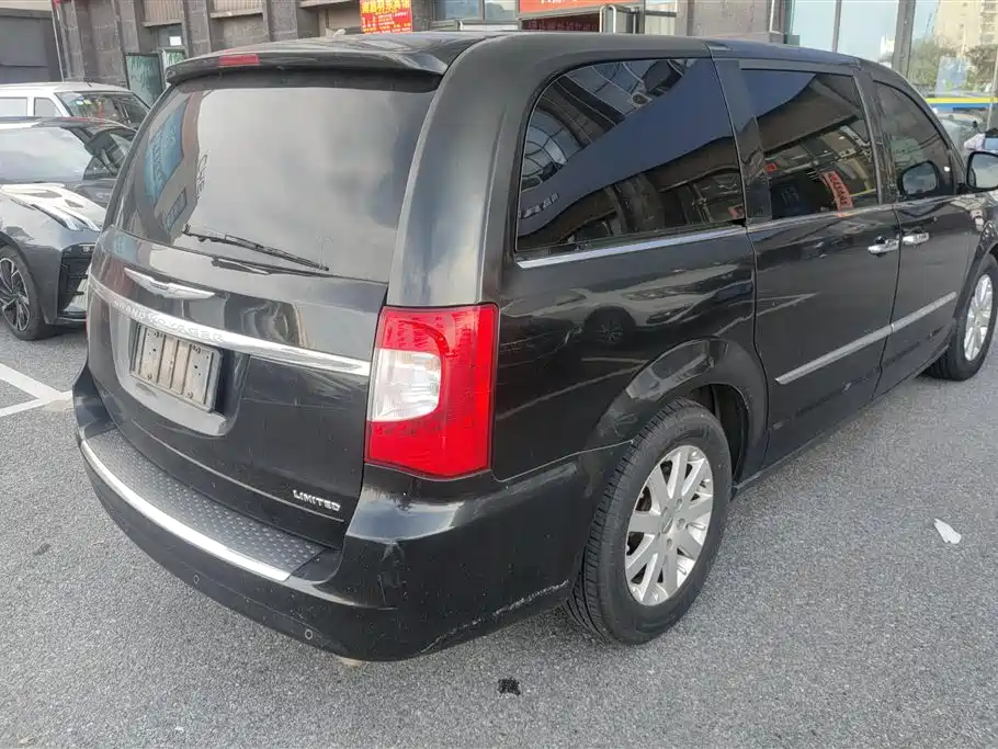 Chrysler Grand Voyager (Import) — миниатюра 3