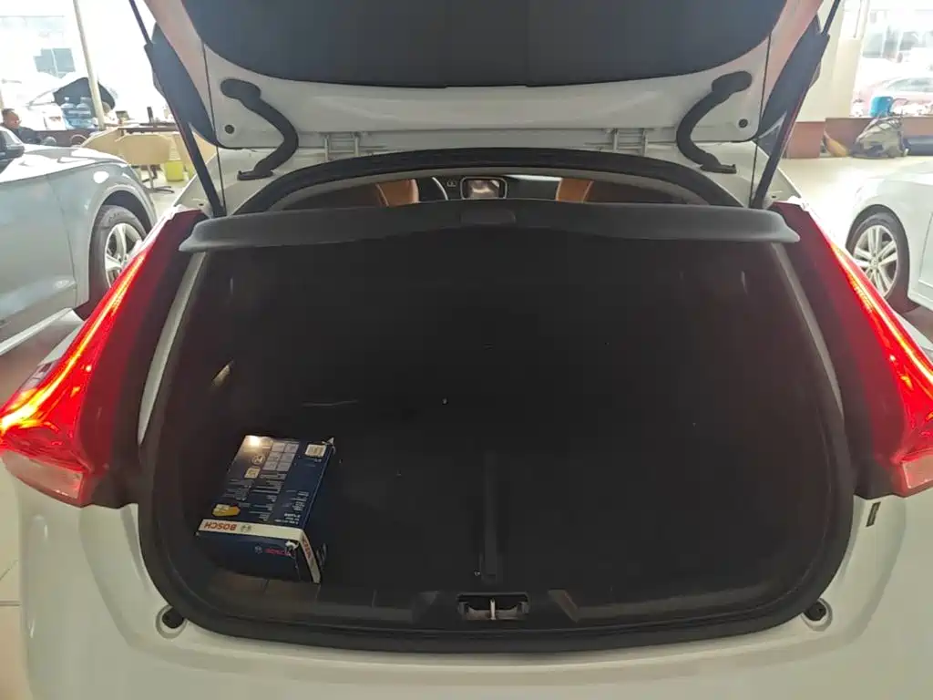 Volvo V40 — миниатюра 19