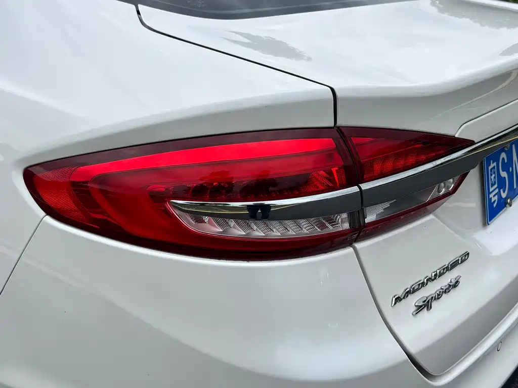 Ford Mondeo — миниатюра 10