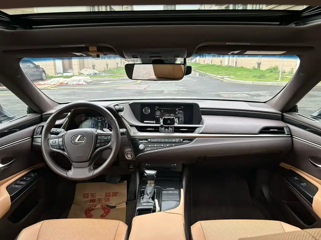 Lexus ES — миниатюра 9