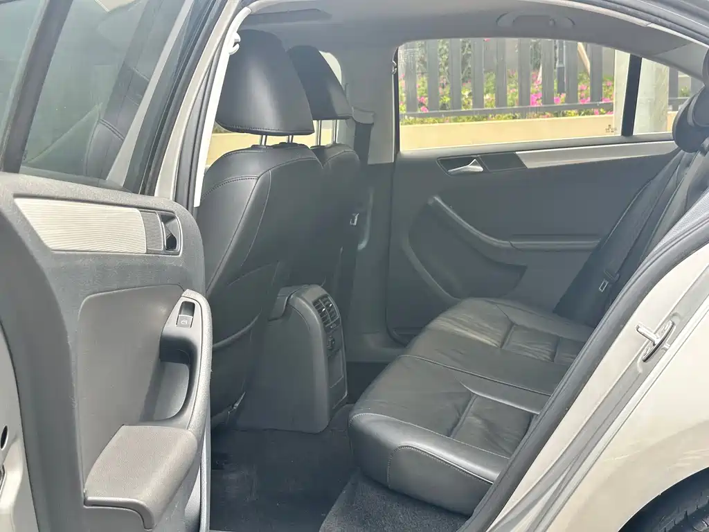 Volkswagen Sagitar Facelift 1.6L Auto Comfort Type, фото 5