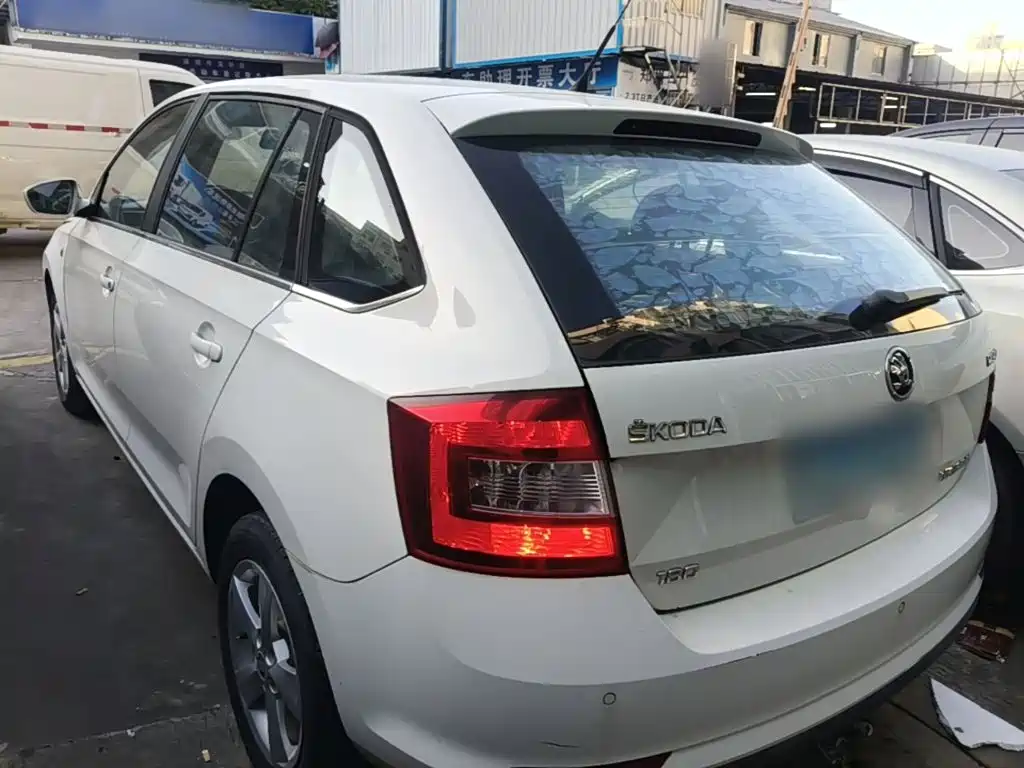 Skoda Rapid Spaceback — миниатюра 5