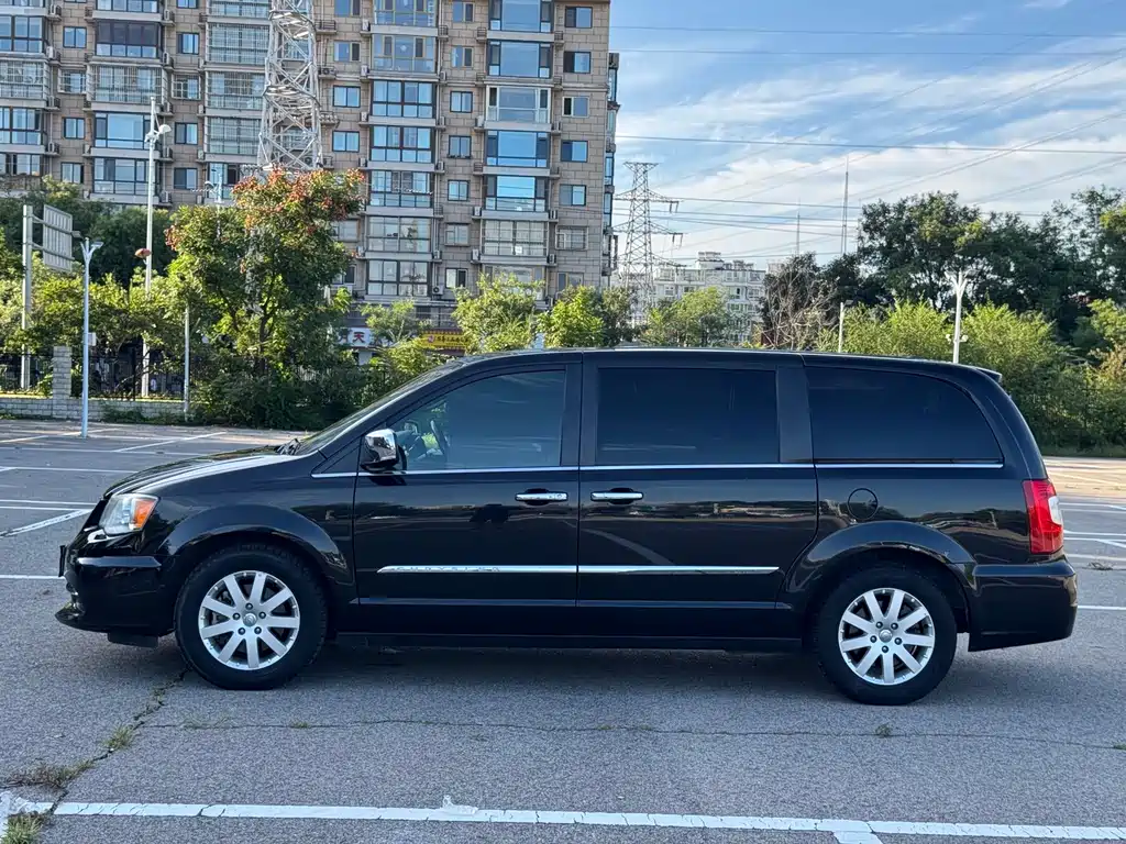 Chrysler Grand Voyager (Import) — миниатюра 9