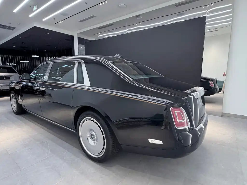 Rolls-Royce Phantom — миниатюра 8