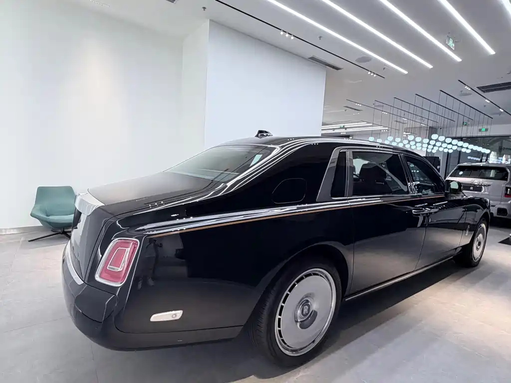 Rolls-Royce Phantom — миниатюра 10