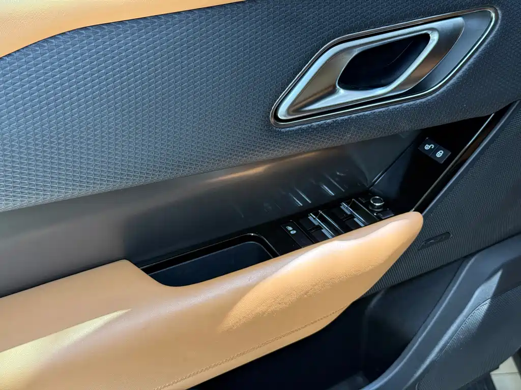 Land Rover Velar — миниатюра 18