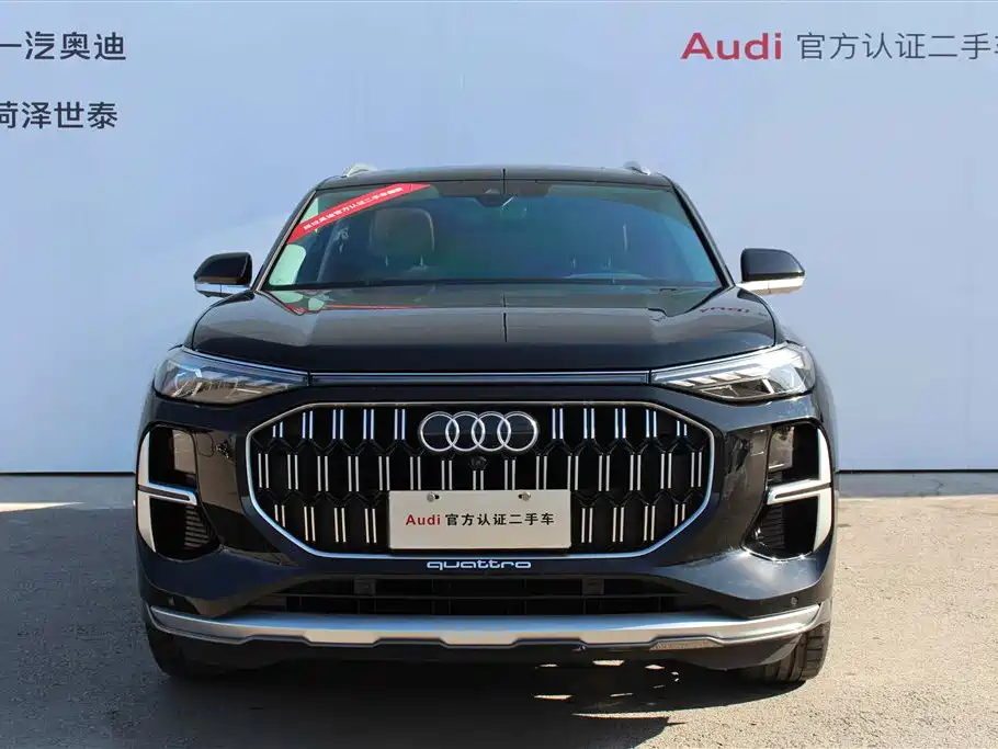 AUDI Q6