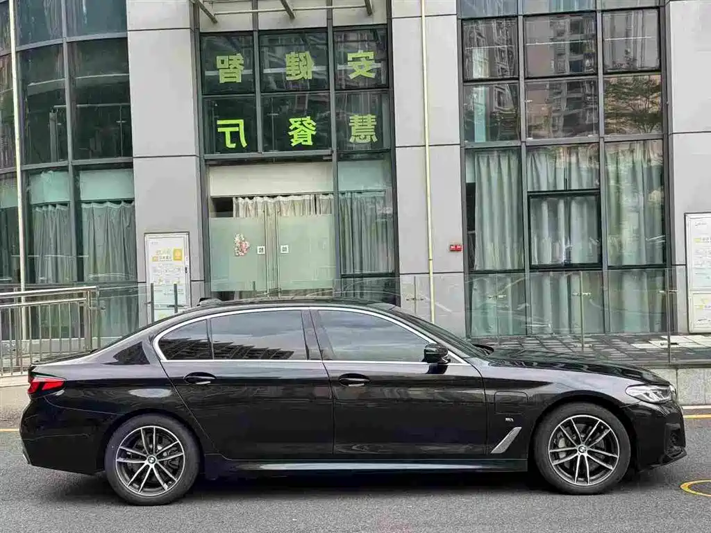 BMW 5 Series New Energy — миниатюра 4