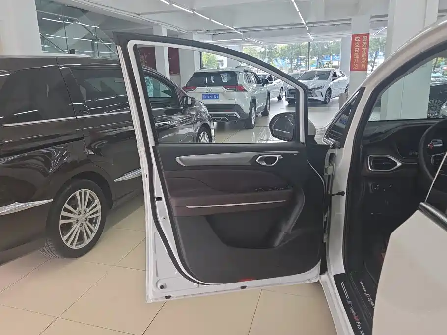 GAC Motor Trumpchi M6 — миниатюра 7