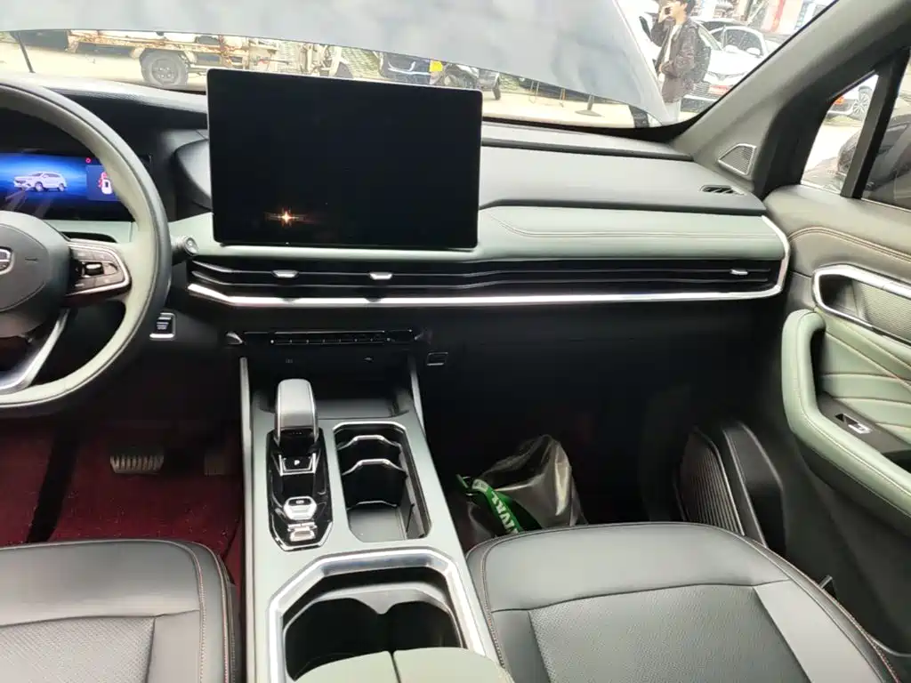 Geely Haoyue L — миниатюра 13