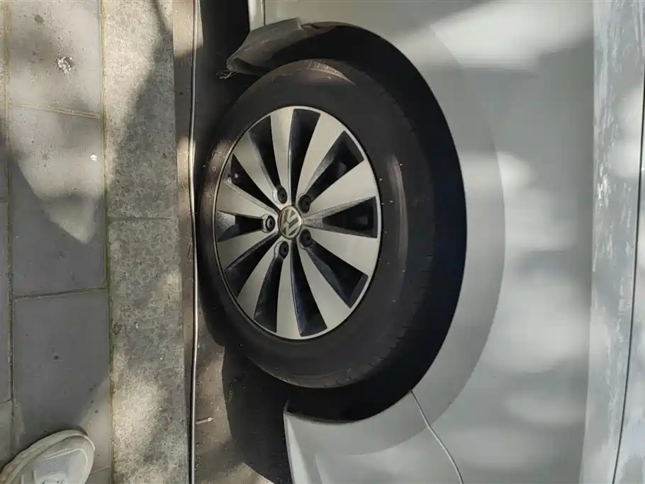 Volkswagen Sagitar 2018 1.6L AT Comfort