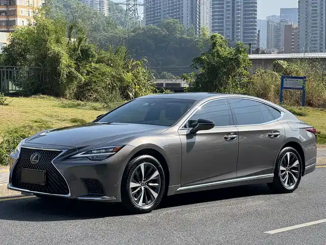LEXUS LS 2021