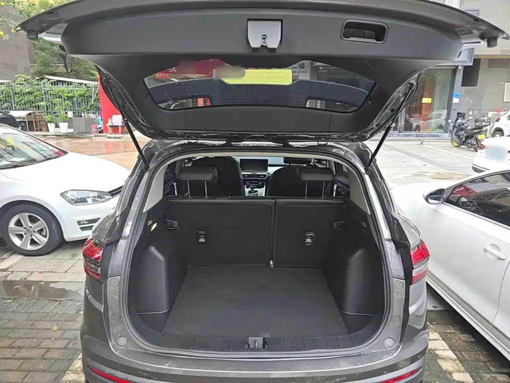 Geely Binyue — миниатюра 19