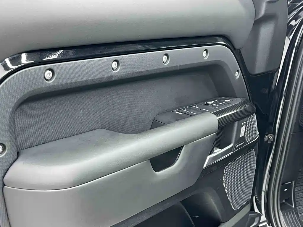 Land Rover Defender — миниатюра 18