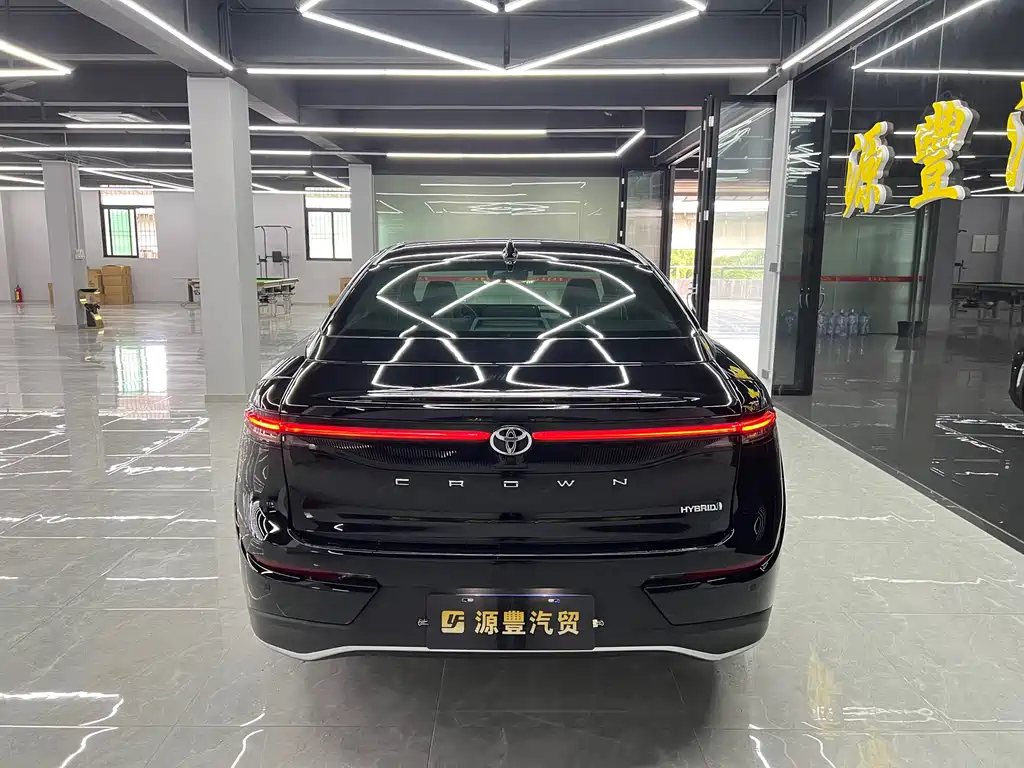 Toyota Crown SportCross — миниатюра 4