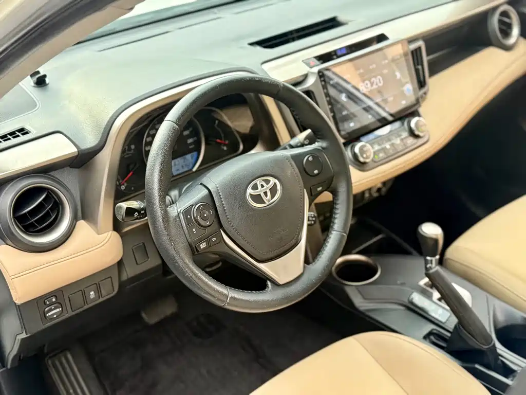 Toyota RAV4 — миниатюра 9