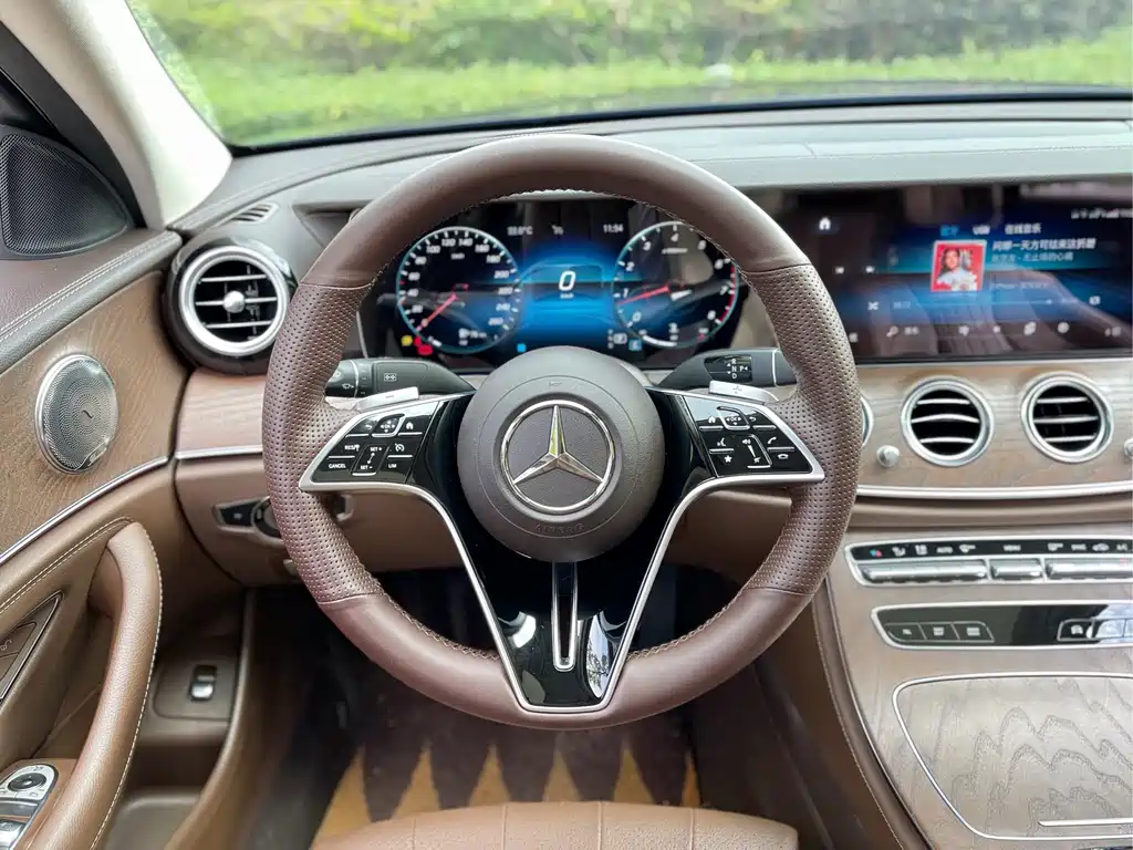 MERCEDES-BENZ E CLASS