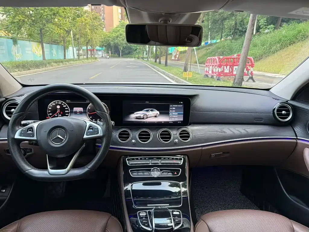 Mercedes-Benz E-Class — миниатюра 5