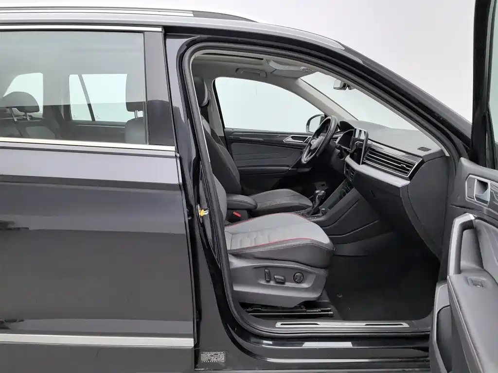 Volkswagen Tiguan L — миниатюра 23