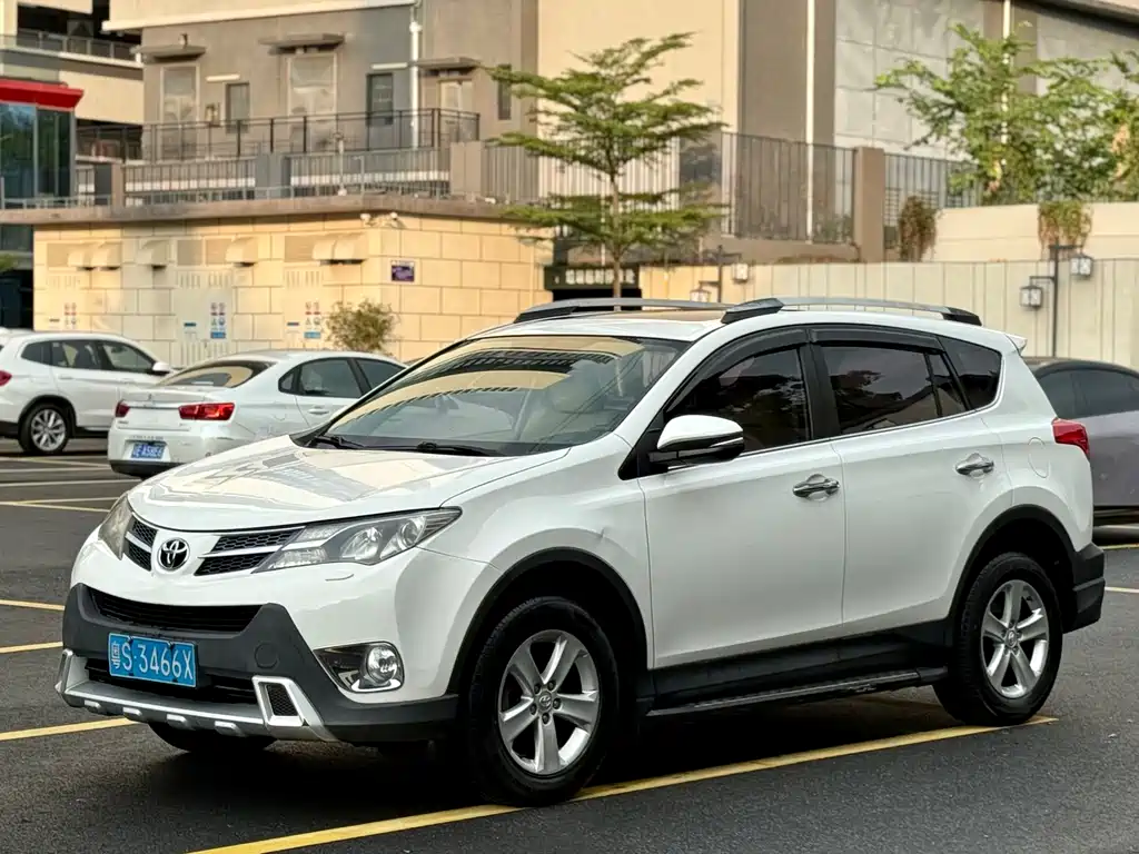 Toyota RAV4 — миниатюра 4