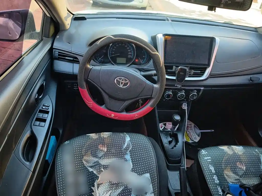 Toyota Yaris L — миниатюра 3